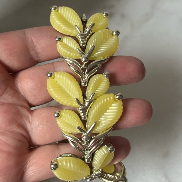 Marboux By Boucher Style #550 White Leaves Thermoset Silver Tone 1950s Necklace - Picture 6 of 16